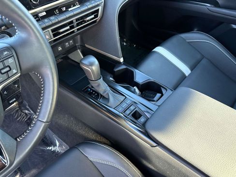 Used 2025 Toyota Camry Hybrid FWD image 21