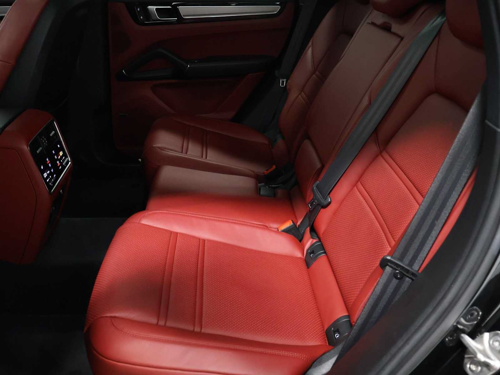 Certified 2023 Porsche Cayenne Platinum Edition AWD/4WD image 36