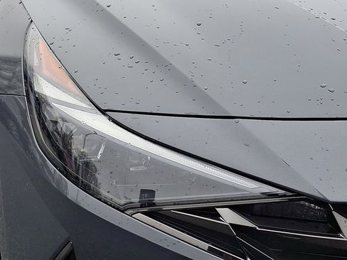 Used 2023 Hyundai Elantra Limited image 9