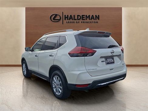 Used 2020 Nissan Rogue SV image 4
