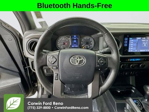 Used 2016 Toyota Tacoma TRD Off-Road w/ Premium & Technology Package AWD/4WD image 11