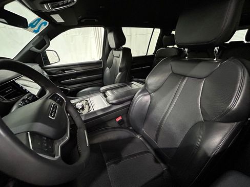 Used 2024 Jeep Wagoneer L Series II w/ Flexible Seating Group image 24