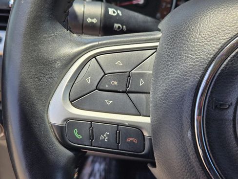 Used 2018 Jeep Compass Latitude w/ Popular Equipment Group FWD image 19