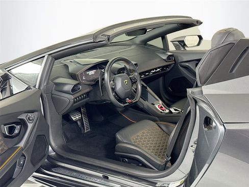 Used 2020 Lamborghini Huracan EVO image 10