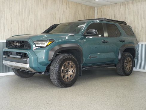 Used 2025 Toyota 4Runner Trailhunter AWD/4WD image 4