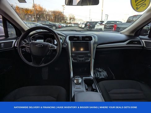 Used 2017 Ford Fusion SE w/ Fusion SE Technology Package image 21