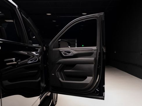 Used 2024 Chevrolet Suburban LT w/ Luxury Package RWD image 56