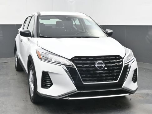 Certified 2025 Nissan Kicks Play S image 2