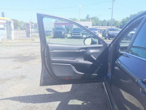 Used 2022 Toyota Camry SE FWD image 15