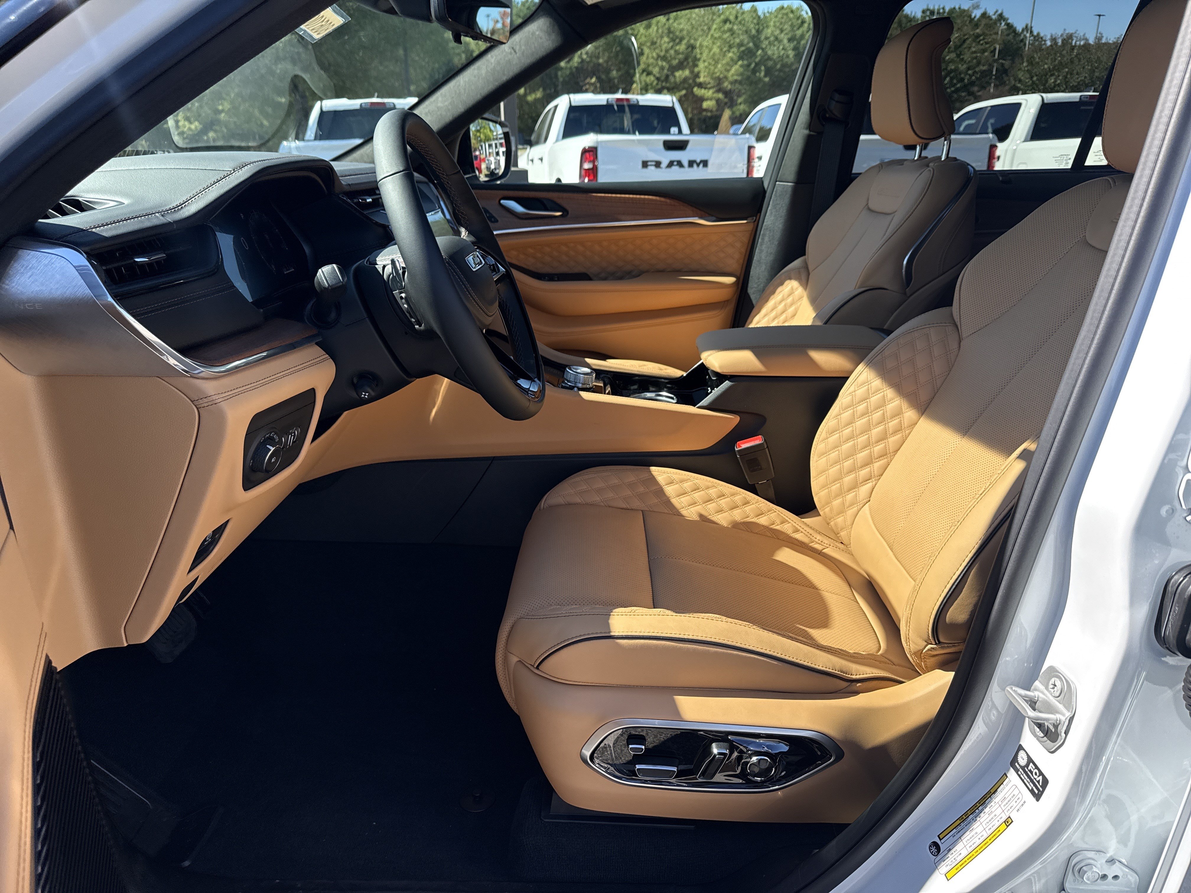 New 2027 Jeep Grand Cherokee Summit AWD/4WD image 9