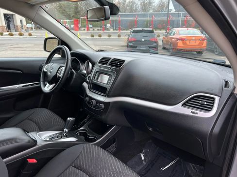 Used 2018 Dodge Journey SE w/ Popular Equipment Group FWD image 18