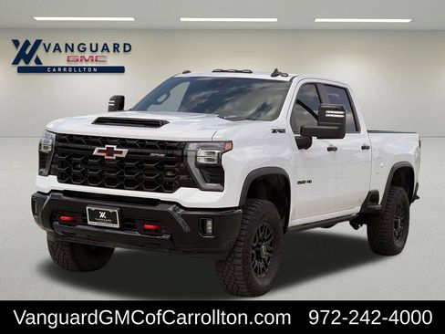 Used 2024 Chevrolet Silverado 2500 ZR2 w/ Technology Package AWD/4WD image 8