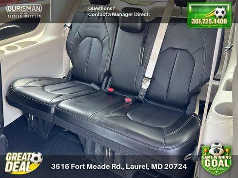 Used 2023 Chrysler Pacifica Touring-L FWD image 19