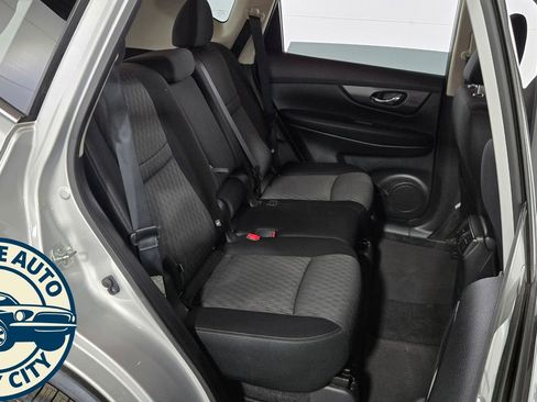 Used 2019 Nissan Rogue SV image 33