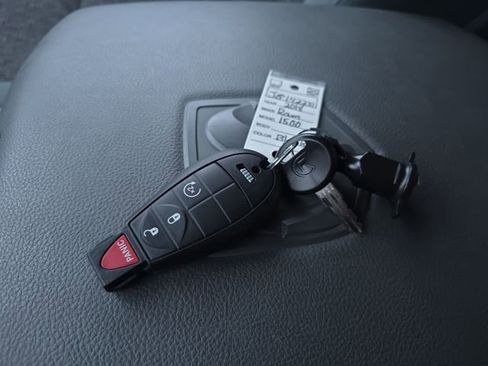 Used 2018 RAM 1500 SLT image 31