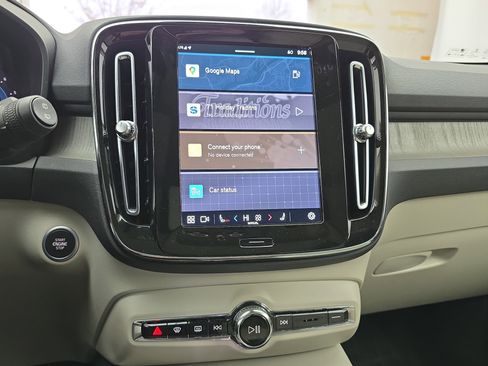 Used 2023 Volvo XC40 B4 Ultimate w/ Protection Package Premier image 20