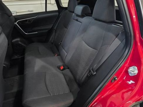 Used 2021 Toyota RAV4 SE image 28