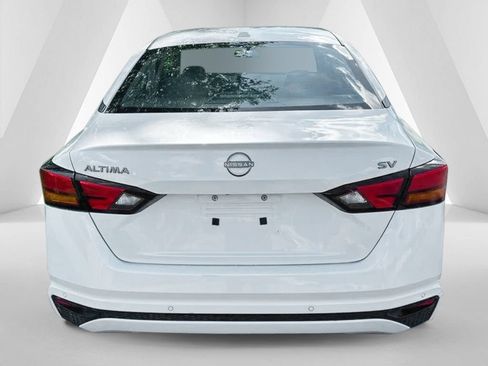 Used 2024 Nissan Altima 2.5 SV FWD image 6