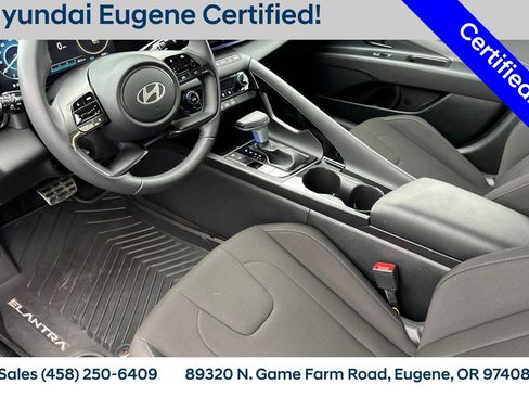 Used 2025 Hyundai Elantra SEL image 12