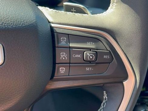 Used 2023 Jeep Grand Cherokee L Laredo AWD/4WD image 18