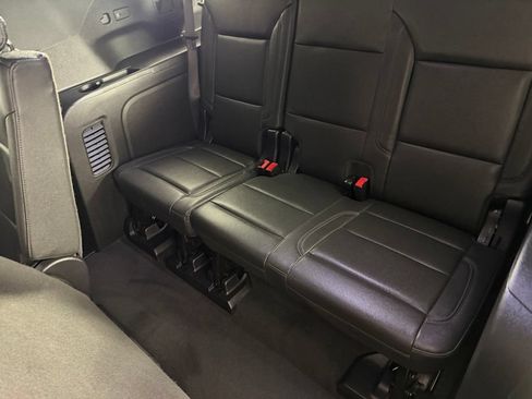Used 2025 Chevrolet Suburban Z71 AWD/4WD image 28