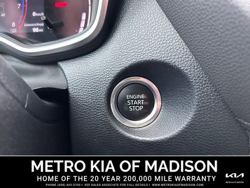 Used 2023 Toyota Corolla Cross XLE image 27