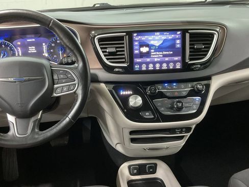Used 2019 Chrysler Pacifica Touring Plus w/ Advanced Safetytec Group image 14