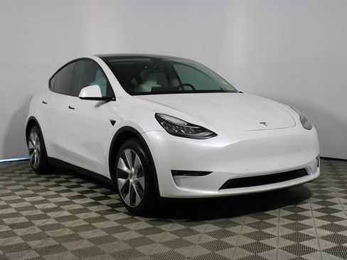 Used 2021 Tesla Model Y Long Range image 25