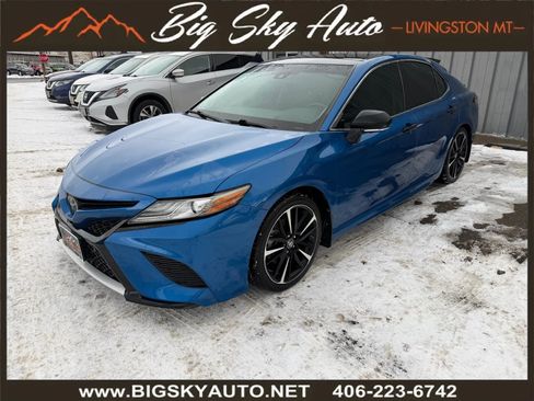 Used 2018 Toyota Camry XSE image 3