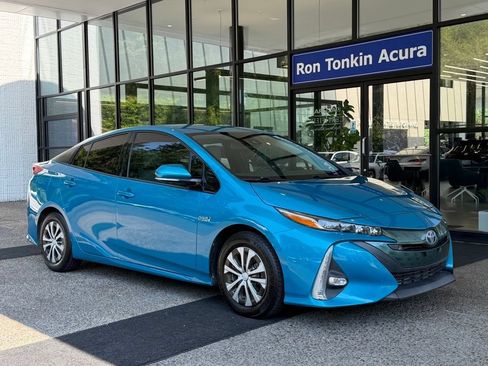 Used 2018 Toyota Prius Prime Advanced w/ Carpet Mat Package FWD image 2