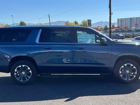 New 2026 Chevrolet Suburban LT w/ Comfort Package image 4