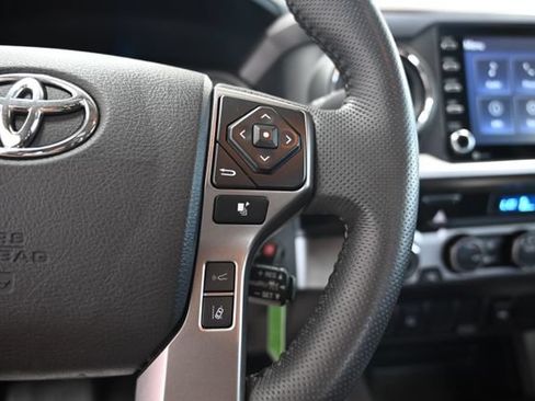 Used 2022 Toyota Tacoma SR5 AWD/4WD image 25