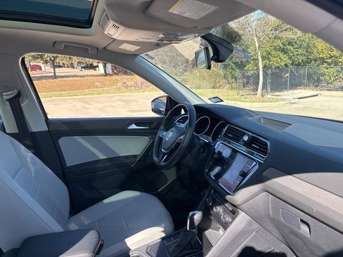 Used 2019 Volkswagen Tiguan SE image 12