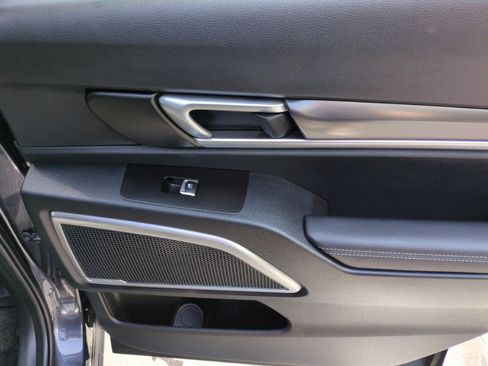 Used 2025 Kia Telluride LX FWD image 29