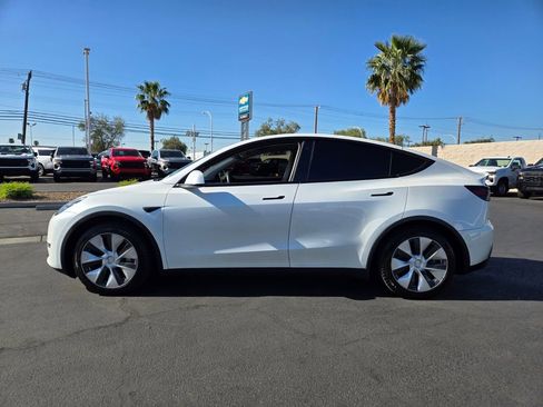Used 2020 Tesla Model Y Long Range image 3