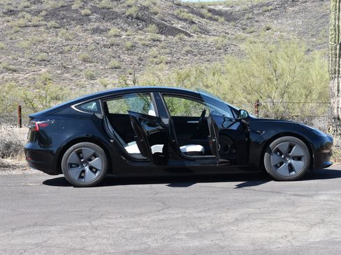 Used 2023 Tesla Model 3 Standard Range RWD image 5