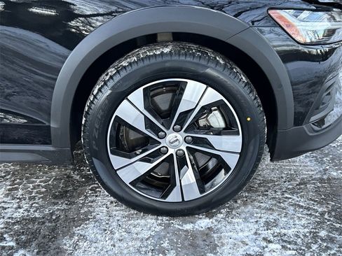 Certified 2024 Volvo V60 B5 Cross Country Plus image 13