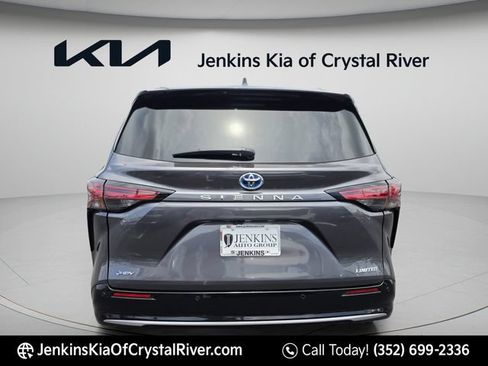Used 2025 Toyota Sienna Limited FWD image 7