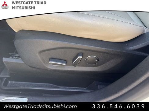 Used 2017 Ford Edge Titanium w/ Technology Package FWD image 13