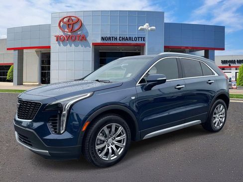 Used 2022 Cadillac XT4 Premium Luxury w/ Enhanced Visibility Package FWD image 3