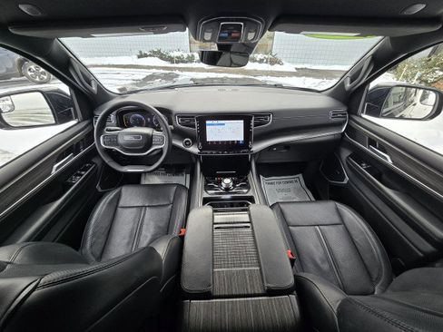 Used 2024 Jeep Wagoneer Series III image 19