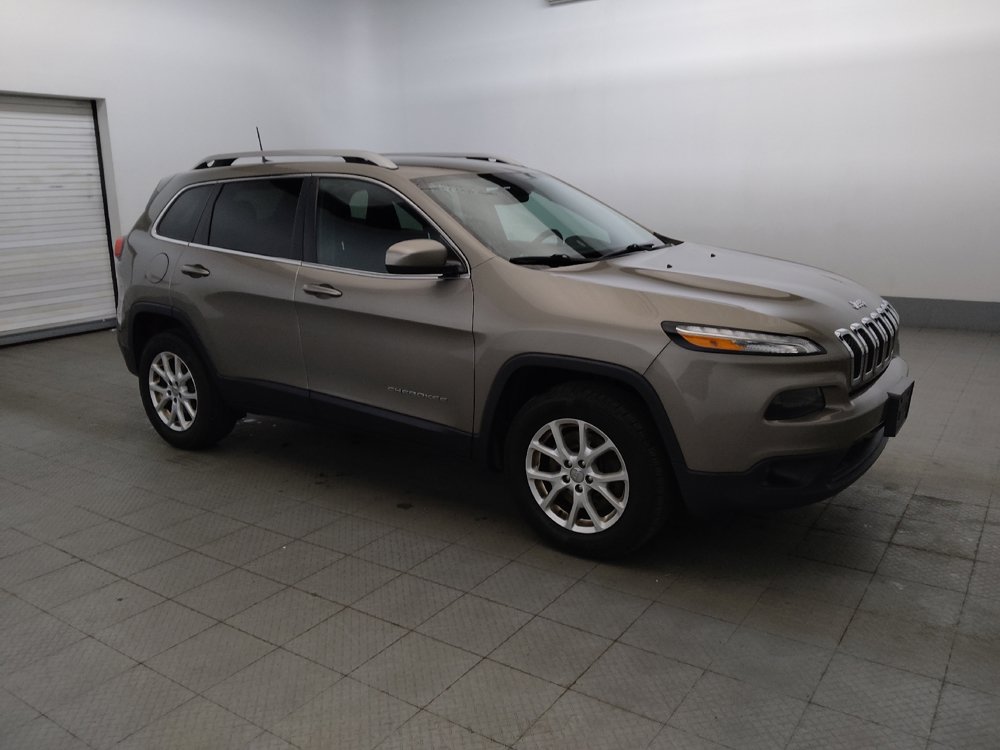 Used 2017 Jeep Cherokee Latitude w/ Cold Weather Group AWD/4WD image 11