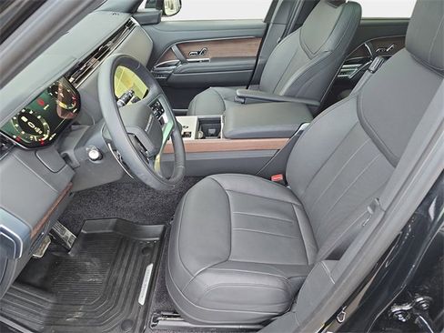 Used 2025 Land Rover Range Rover Long Wheelbase SE image 16