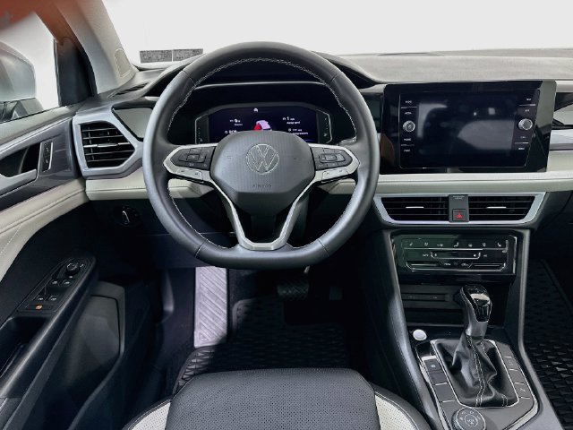 Certified 2025 Volkswagen Taos SEL AWD/4WD image 23