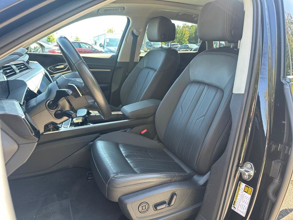 Used 2024 Audi Q8 e-tron Premium AWD/4WD image 28