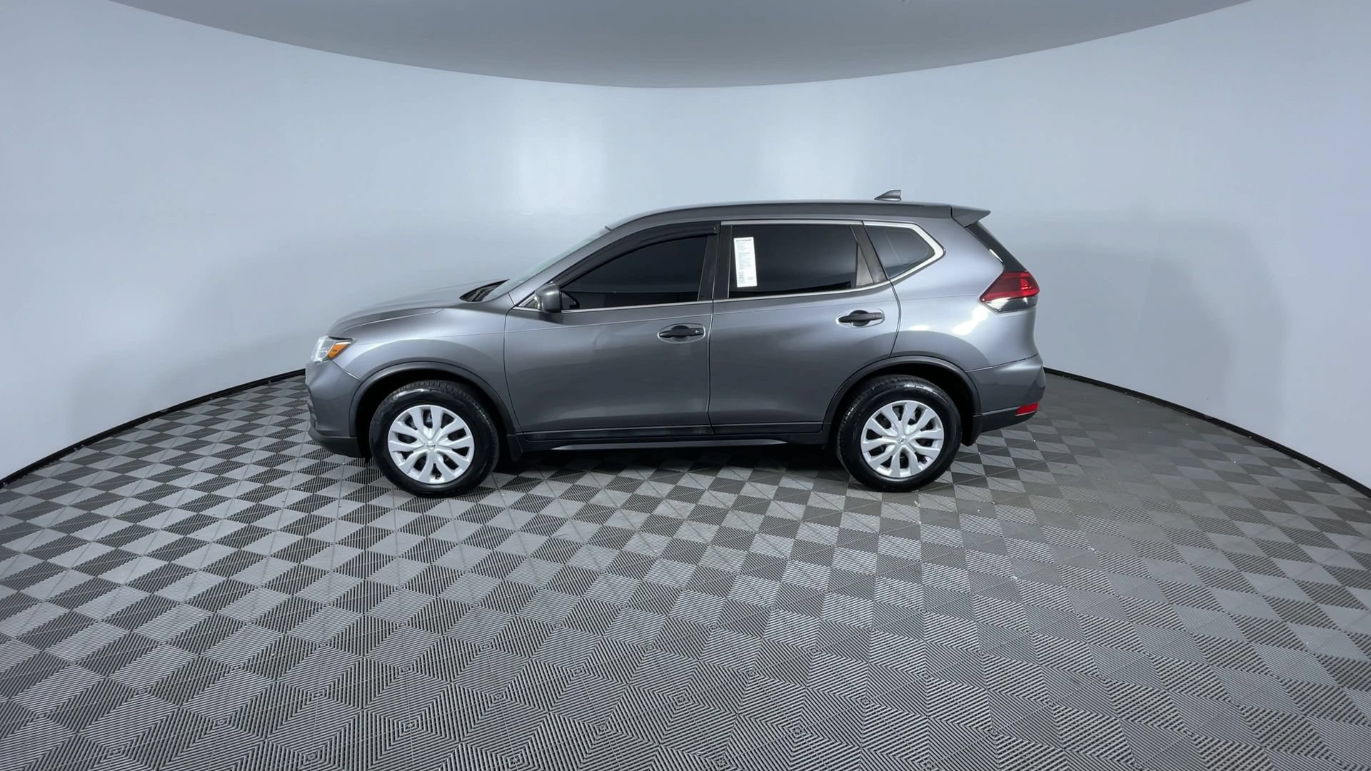 Used 2018 Nissan Rogue S AWD/4WD image 5