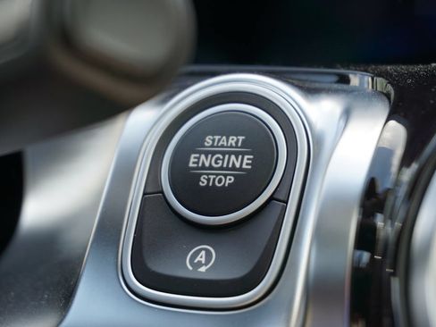 Certified 2025 Mercedes-Benz GLB 250 image 31