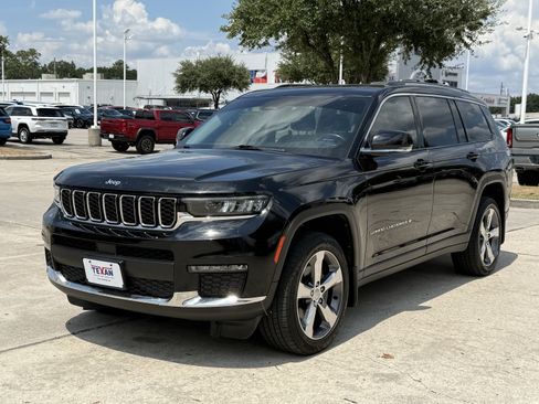 Used 2021 Jeep Grand Cherokee L Limited w/ MOPAR Finishing Package AWD/4WD image 10