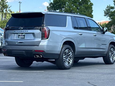 Used 2025 Chevrolet Suburban Z71 AWD/4WD image 5