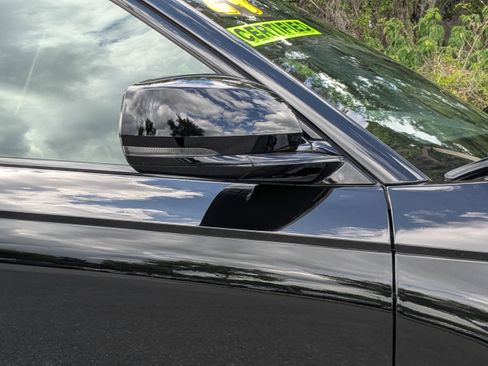 Used 2024 Jeep Grand Cherokee L Limited w/ Black Appearance Package image 9